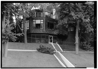 VIEW FROM NORTH OF NORTHWEST ELEVATION - House of Tomorrow, 241 Lake Front Drive (moved from Chicago, IL), Beverly Shores, Porter County, IN HABS IND,64-BEVSH,9-3.tif