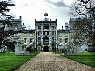 Wilton House - road toward the front entrance
