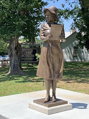Alice Alice Dunnigan statue