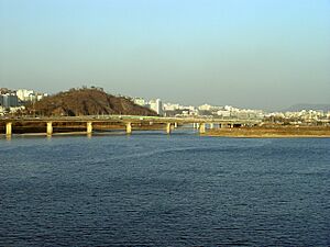 Jungnangcheon meets Han, seen from Donghodaegho