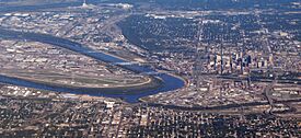 North Kansas City is depicted in the area on the left of the bend in the Missouri River.