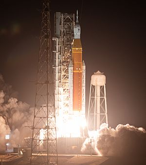 Launch of Artemis 1 (NHQ202211160002) (cropped)