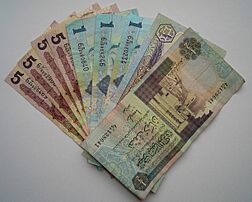 Banknotes of 1⁄2, 1, and 5 dinars