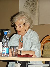 Miriam Akavia 03