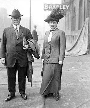 Mr Mrs Carter Harrison (cropped)