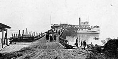 Steamer Daily at Glen Acres dock, 1916.