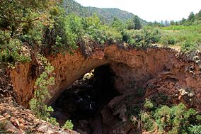 Tonto Natural Bridge (24102183557).jpg