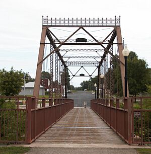 WalnutStreetBridgeMazeppaMN