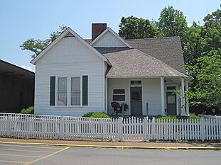 Casey Jones Home Jackson TN 002