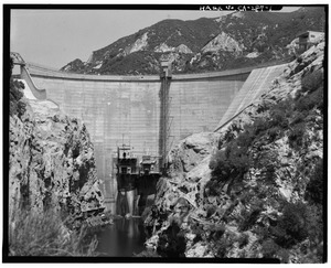 DOWNSTREAM ELEVATION VIEW OF BIG TUJUNGA DAM, FACING EAST. - Big Tujunga Dam, 809 West Big Tujunga Road, Sunland, Los Angeles County, CA HAER CAL,19-SUNL.V,1-1
