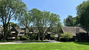 Edsel & Eleanor Ford House in Spring.jpg