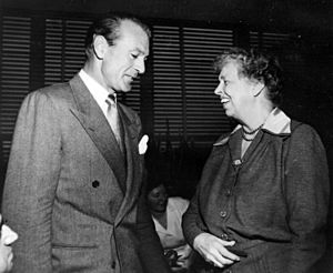 Eleanor Roosevelt and Gary Cooper at Lake Success, New York - NARA - 195963