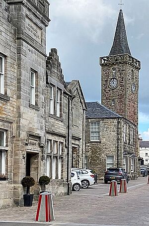 High Street, Kinross (geograph 6830848) (cropped)