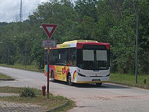 Kuala Kubu Bharu Railway Station service road and Smart Selangor bus coming (220712) (cropped)