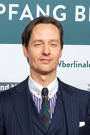 MKr24470 Tom Schilling (NRW-Empfang, Berlinale 2023)~2.jpg