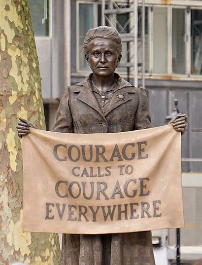 Millicent Fawcett Statue 02 - Courage Calls (27810755638) (cropped).jpg