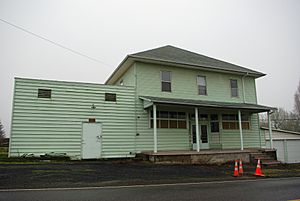 Former store in Roy
