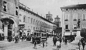 Piazza cattedrale monumento Vittorio Emanuele II Ferrara inizio 1900