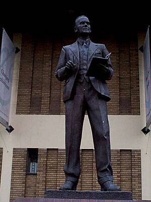 Reginald Mitchell Statue, Hanley - geograph.org.uk - 344578