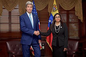 Secretary Kerry Shakes Hands With Venezuelan Foreign Minister Rodriguez Before Their Meeting in Santo Domingo (27571633682)