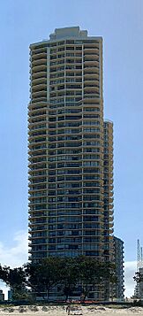 Surfers Paradise Beach, Queensland, September 2019, 02 (cropped) - Breakfree Peninsula.jpg