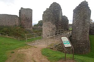 The ruins of White Castle on a gloomy October day - geograph.org.uk - 1007095