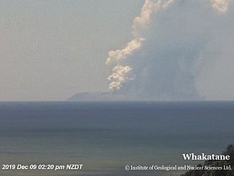 White Island 9 December 2019 eruption.jpg