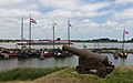 Woudrichem, historische haven met kanon bij de Stadshaven-Rijkswal foto7 2016-06-19 12.47