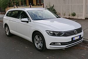 2015 Volkswagen Passat (3G MY16) 132TSI station wagon (2015-11-11) 01