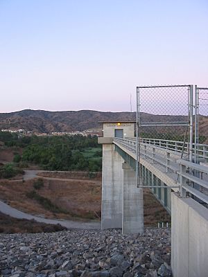 Carbon canyon dam