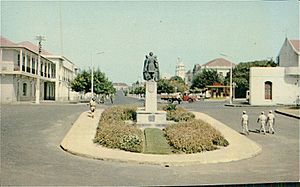 DC - Foto Serra No 120 - Monumento a Nuno Tristão - Bissau