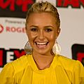 Hayden Panettiere in 2011 04 (cropped)