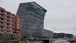 Lambda by Akerselvallmenningen and Munchs brygge