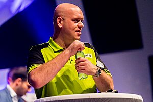 Michael van Gerwen - 2022337185500 2022-12-03 1.Mannheim Darts Gala - Sven - 1D X MK II - 0224 - AK8I6848
