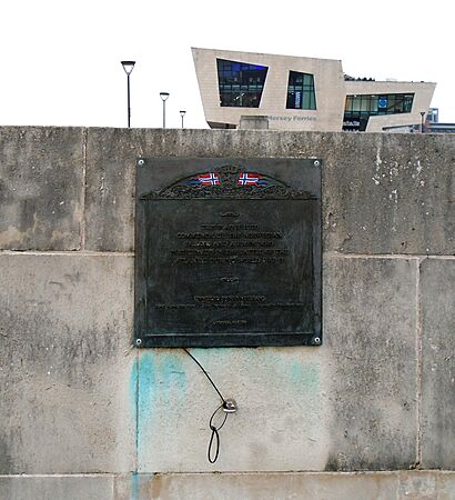 Norwegian servicemen memorial, Pier Head