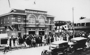 Opening day at the Wynnum Ambulance Centre in Tingal Road 1926f