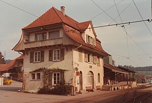 SBB Historic - F 122 00663 004 - Melchnau OJB Stationsgebaeude mit Gueterschuppen Bahnseite