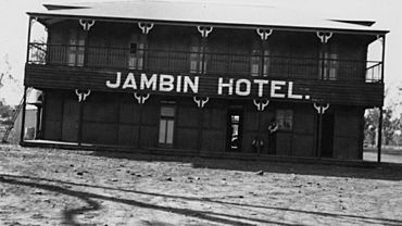 StateLibQld 1 123598 Jambin Hotel at Jambin, ca. 1920.jpg