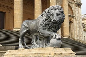Stowe - The House - Lion sculpture (15377472446)