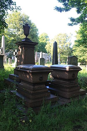 The unusual twin grave of William Taylour Thomson and his wife, Warriston Cemetery, Edinburgh