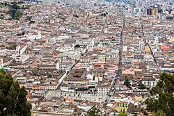Vista de Quito desde El Panecillo, Ecuador, 2015-07-22, DD 39
