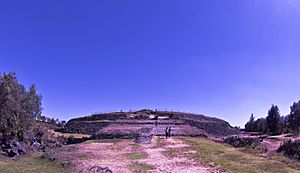 Western side of the circular pyramid at Cuicuilco. (32961693441).jpg