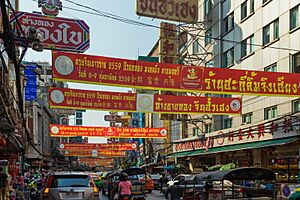 2016 Bangkok, Dystrykt Samphanthawong, Ulica Yaowarat (14)