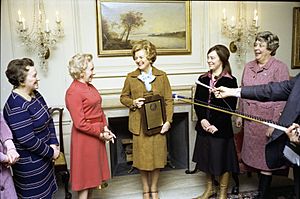 First Lady Betty Ford with Members of the National Women’s Party Following the Presentation of the First Alice Paul Award to Mrs. Ford in the Map Room at the White House - NARA - 23898579