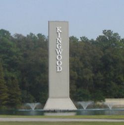 The old "KINGWOOD" sign on Kingwood Drive entering Kingwood (2007)