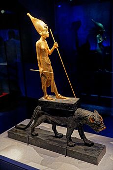 Paris - Toutânkhamon, le Trésor du Pharaon - Statuette de Toutânkhamon chevauchant une panthère noire vernie - 004