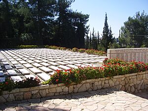 PikiWiki Israel 12118 monument to the victims on immigrants ship salvado