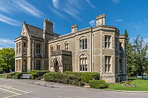 Pippbrook House (geograph 5534191)