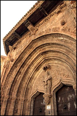 Portada de la iglesia de la Santísima Trinidad de Alcaraz (Albacete)