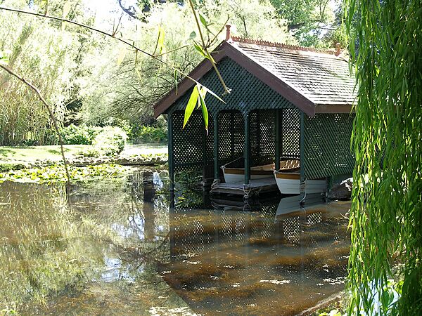 Rippon Lea boat house